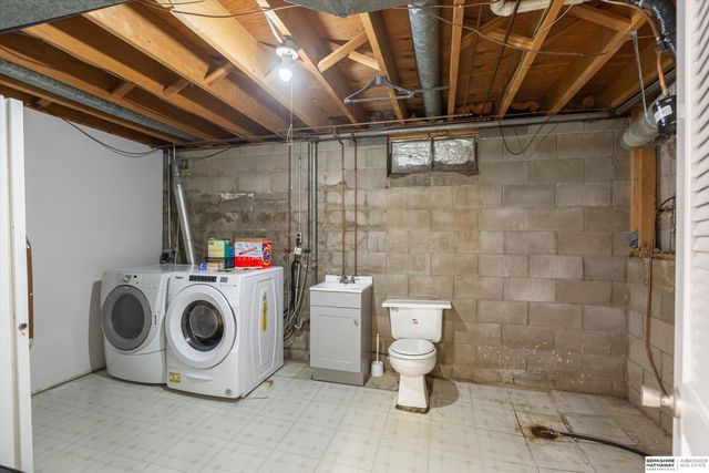 8023 Raven Oaks Drive, Omaha, NE 68152