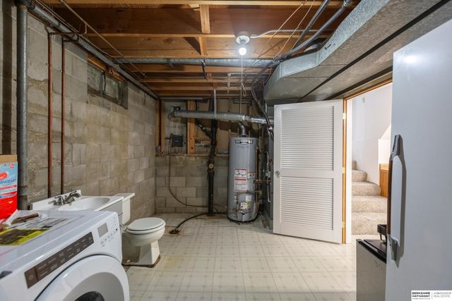 8023 Raven Oaks Drive, Omaha, NE 68152