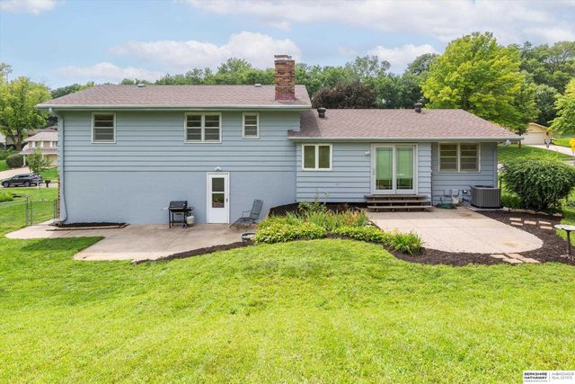 8023 Raven Oaks Drive, Omaha, NE 68152