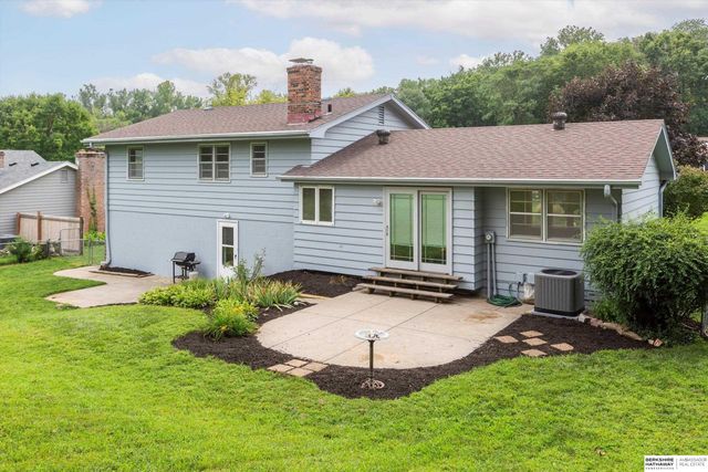 8023 Raven Oaks Drive, Omaha, NE 68152