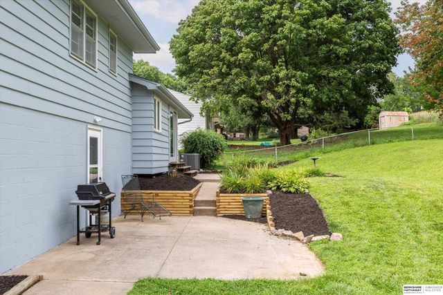 8023 Raven Oaks Drive, Omaha, NE 68152