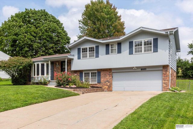 8023 Raven Oaks Drive, Omaha, NE 68152