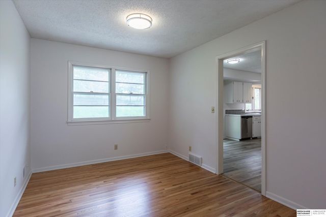 8023 Raven Oaks Drive, Omaha, NE 68152