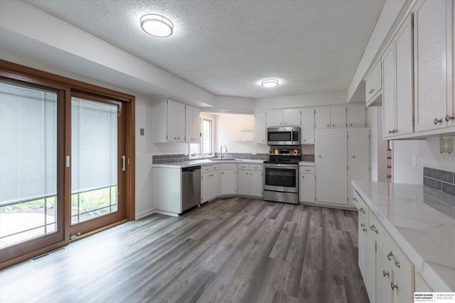 8023 Raven Oaks Drive, Omaha, NE 68152