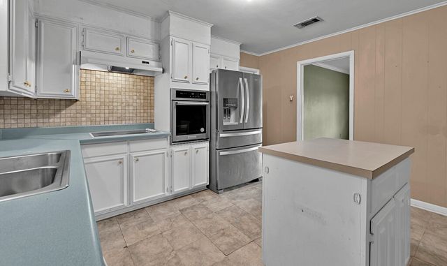 9108 Red Oak Drive, Woodway, TX 76712