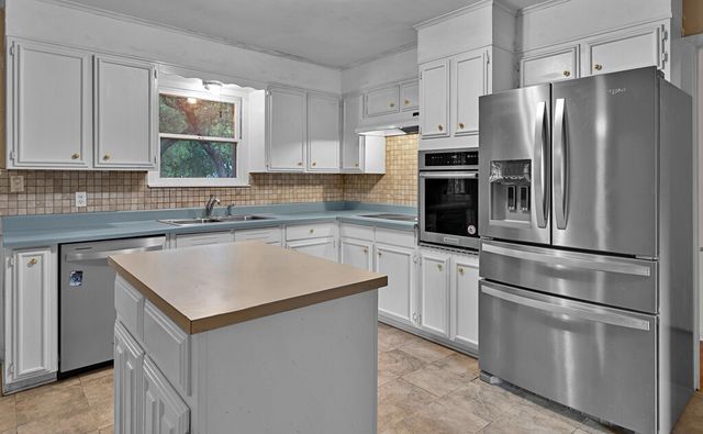 9108 Red Oak Drive, Woodway, TX 76712