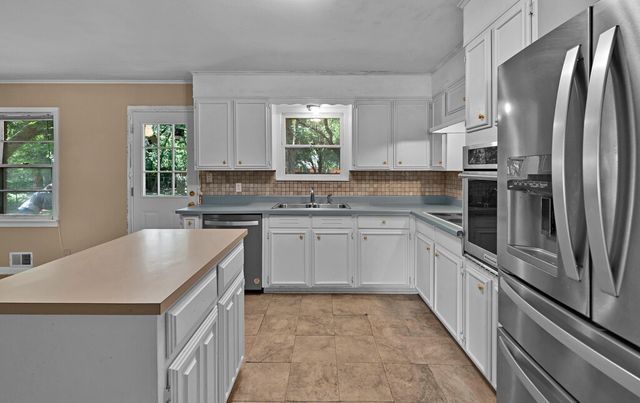9108 Red Oak Drive, Woodway, TX 76712