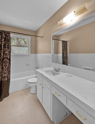 9108 Red Oak Drive, Woodway, TX 76712