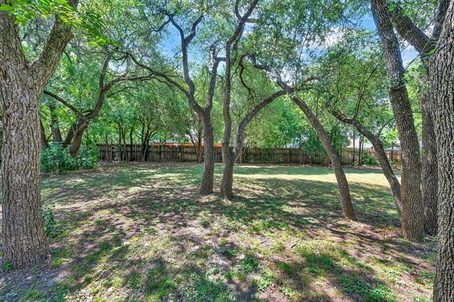 9108 Red Oak Drive, Woodway, TX 76712