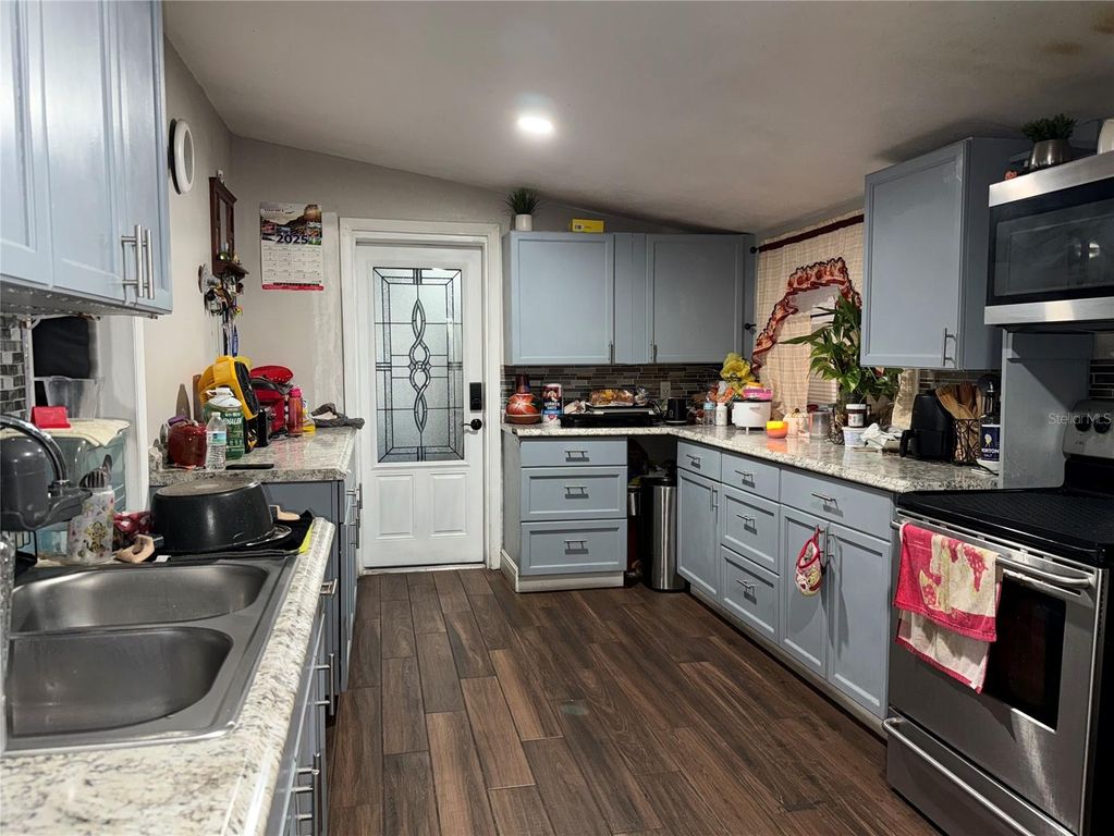 Image 11 of property listing at 2615 N BEAUMONT AVENUE, Kissimmee, FL 34741