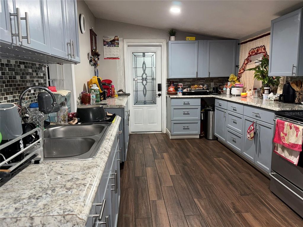 Image 13 of property listing at 2615 N BEAUMONT AVENUE, Kissimmee, FL 34741