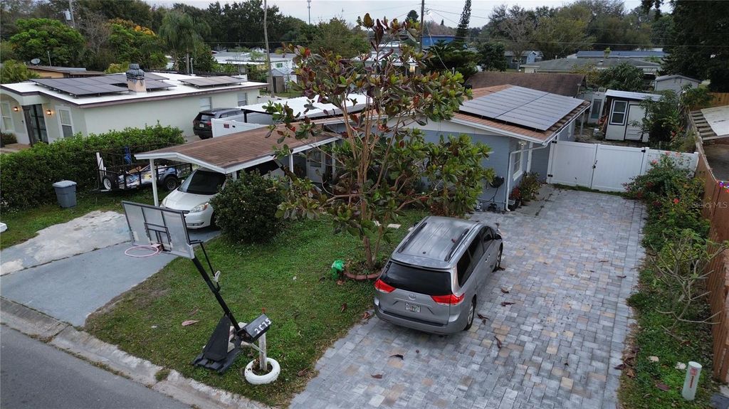 Image 8 of property listing at 2615 N BEAUMONT AVENUE, Kissimmee, FL 34741