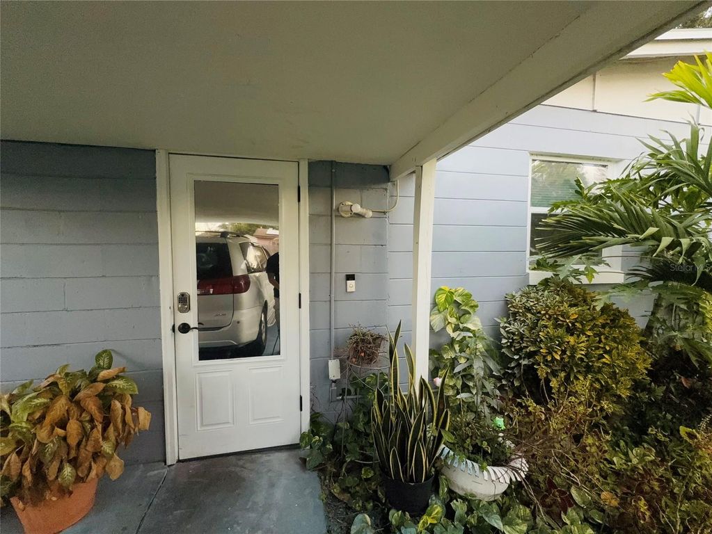 Image 10 of property listing at 2615 N BEAUMONT AVENUE, Kissimmee, FL 34741