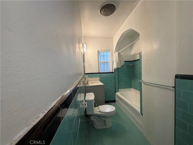 244 W 49th Street, Los Angeles, CA 90037