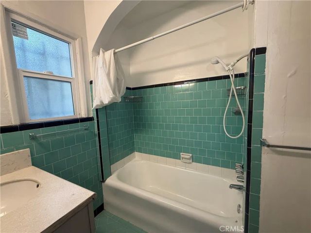 244 W 49th Street, Los Angeles, CA 90037