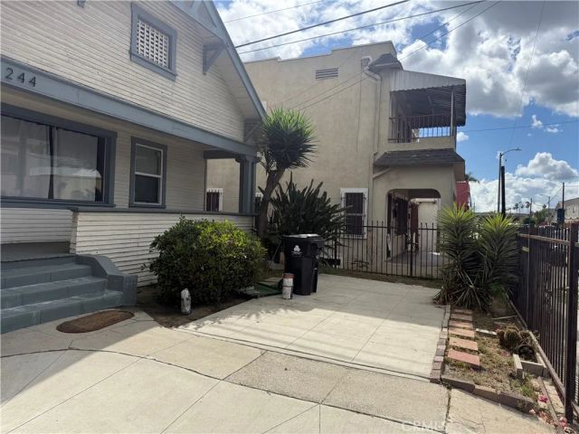 244 W 49th Street, Los Angeles, CA 90037