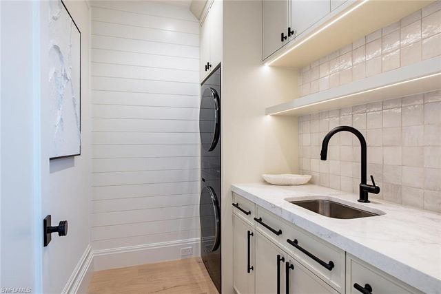 1731 Gordon DR, Naples, FL 34102