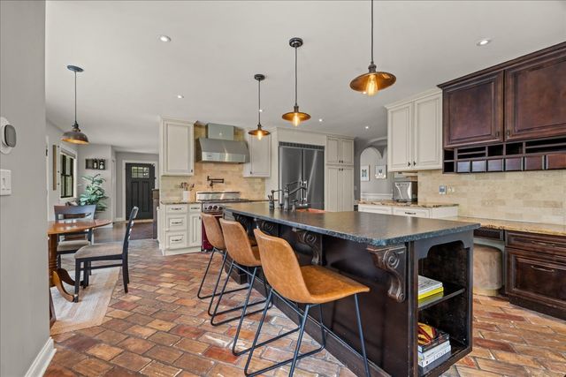 27W116 48th Street, Naperville, IL 60563