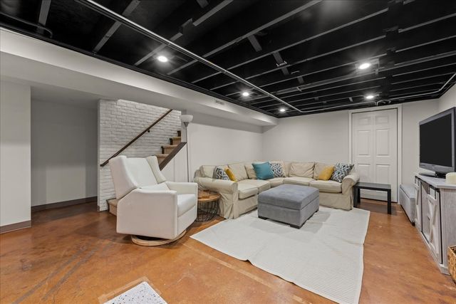 27W116 48th Street, Naperville, IL 60563
