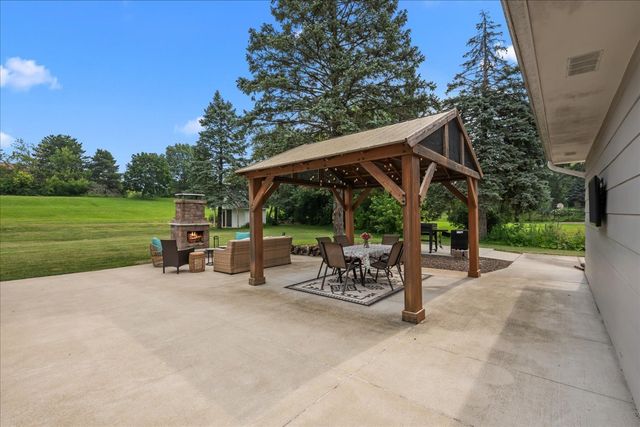 27W116 48th Street, Naperville, IL 60563