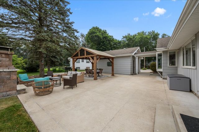 27W116 48th Street, Naperville, IL 60563