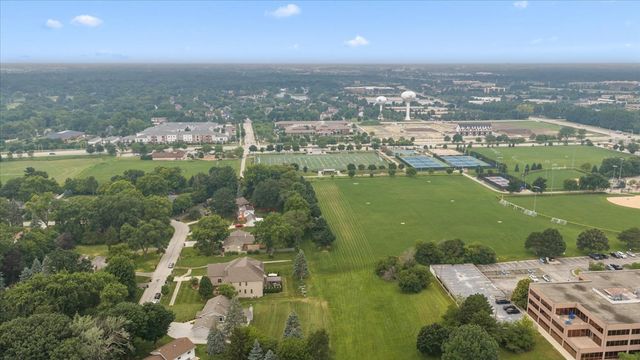 27W116 48th Street, Naperville, IL 60563