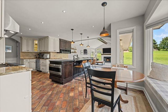 27W116 48th Street, Naperville, IL 60563