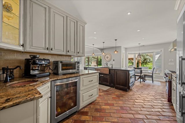 27W116 48th Street, Naperville, IL 60563