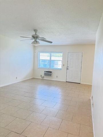 186 Norwich 186, West Palm Beach, FL 33417