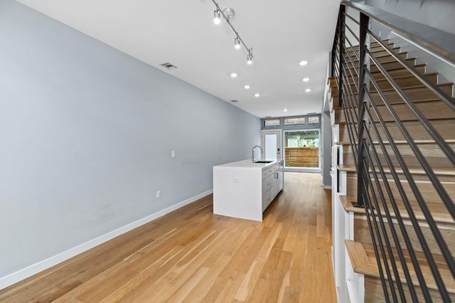 2002 E 7th ST 204, Austin, TX 78702