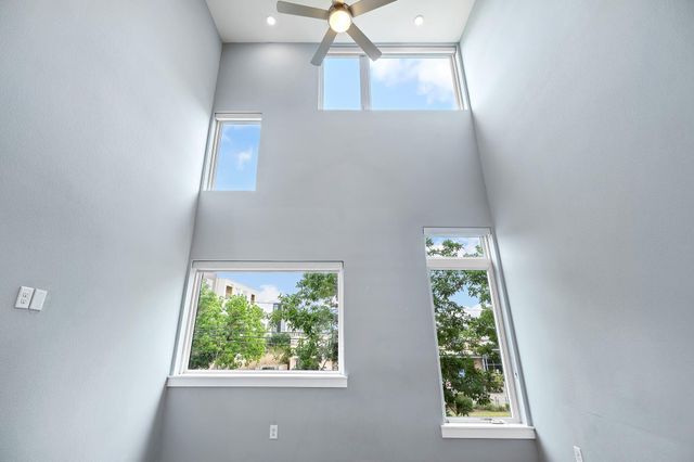 2002 E 7th ST 204, Austin, TX 78702