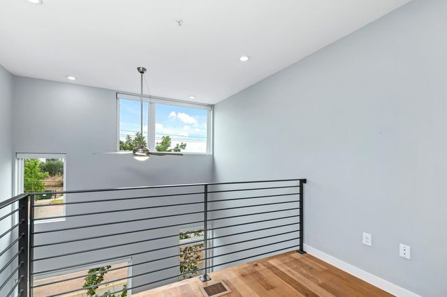 2002 E 7th ST 204, Austin, TX 78702