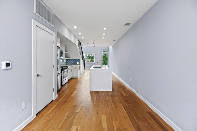 2002 E 7th ST 204, Austin, TX 78702