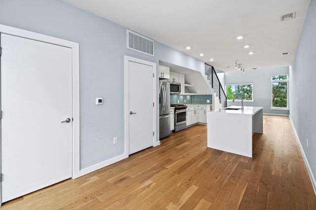 2002 E 7th ST 204, Austin, TX 78702
