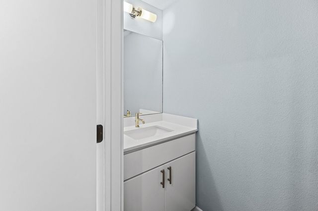 2002 E 7th ST 204, Austin, TX 78702