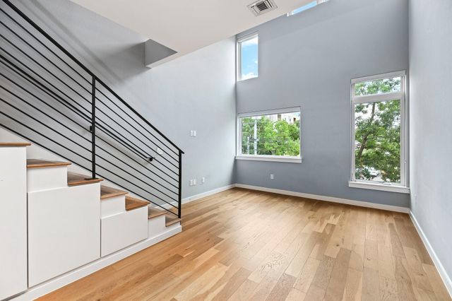 2002 E 7th ST 204, Austin, TX 78702