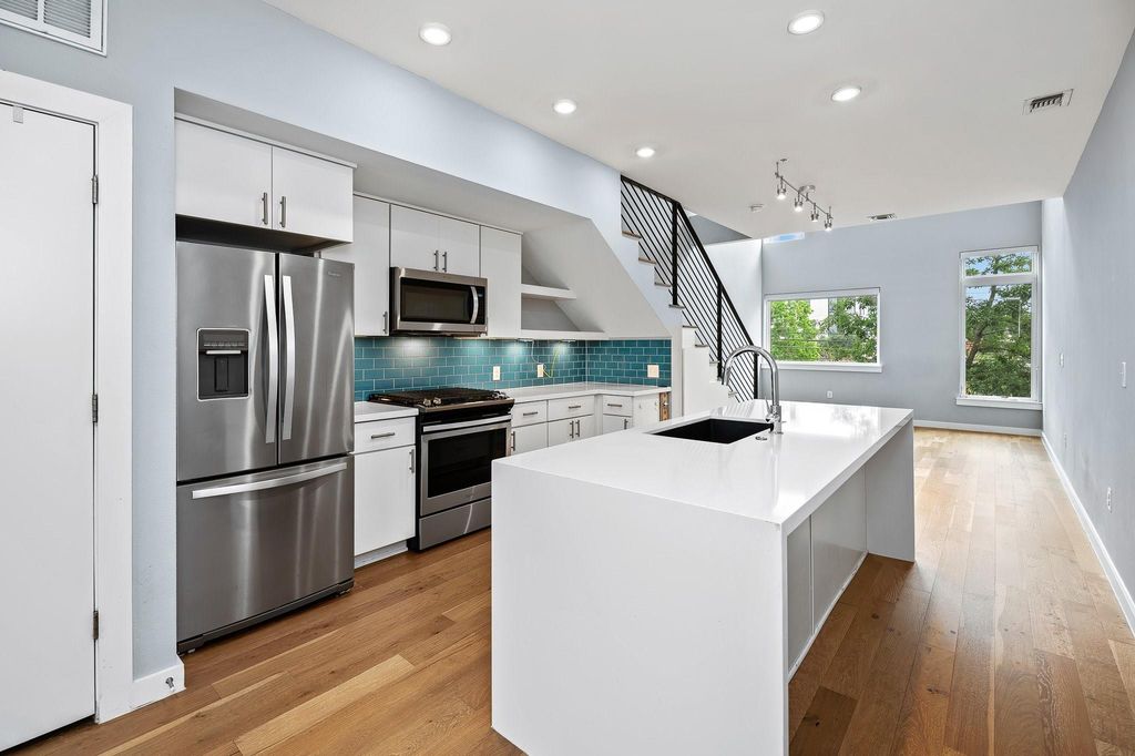 2002 E 7th ST 204, Austin, TX 78702