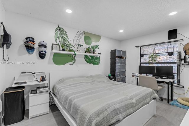 525 NW 100th Ct 525, Miami, FL 33172