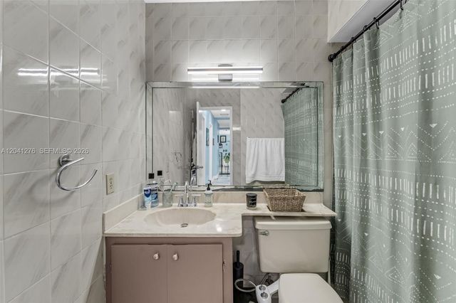 525 NW 100th Ct 525, Miami, FL 33172