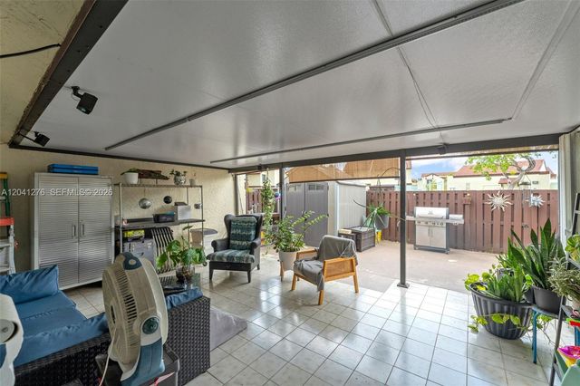525 NW 100th Ct 525, Miami, FL 33172