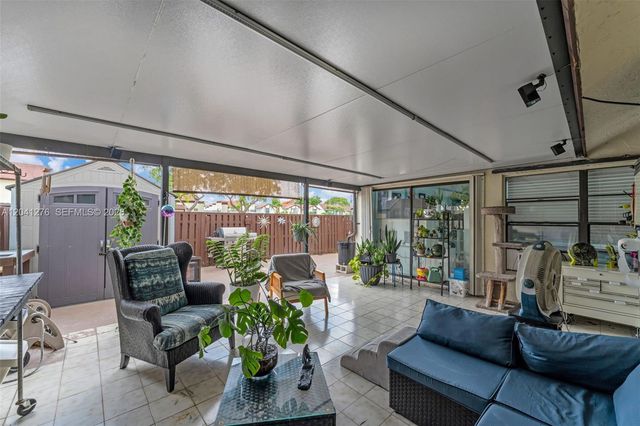 525 NW 100th Ct 525, Miami, FL 33172