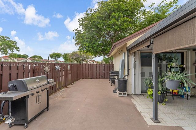 525 NW 100th Ct 525, Miami, FL 33172