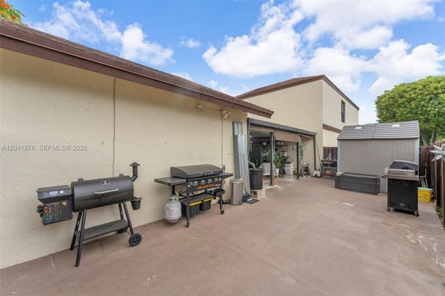525 NW 100th Ct 525, Miami, FL 33172