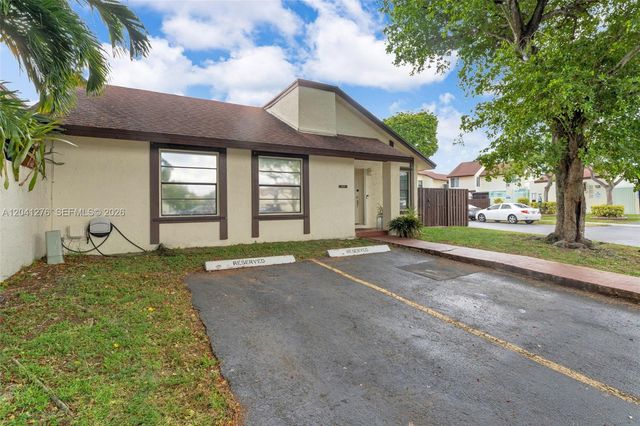 525 NW 100th Ct 525, Miami, FL 33172