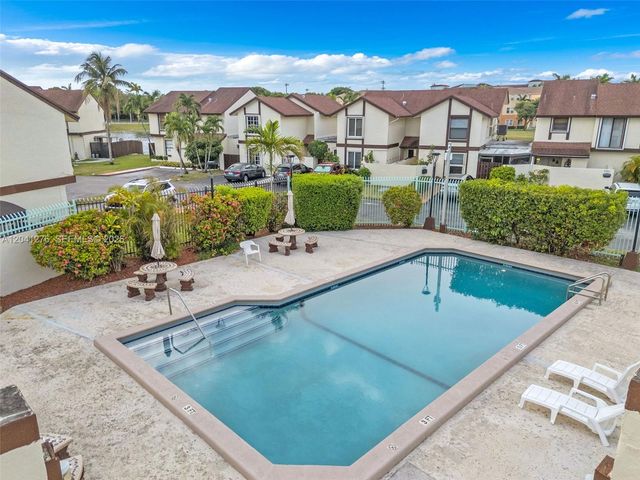 525 NW 100th Ct 525, Miami, FL 33172