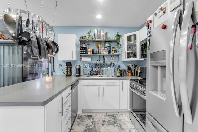 525 NW 100th Ct 525, Miami, FL 33172