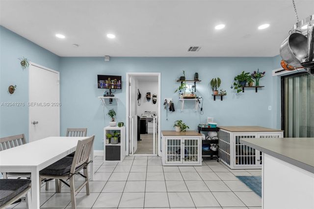 525 NW 100th Ct 525, Miami, FL 33172