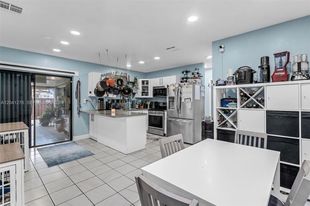 525 NW 100th Ct 525, Miami, FL 33172