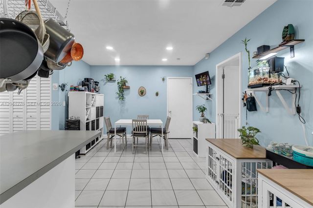 525 NW 100th Ct 525, Miami, FL 33172