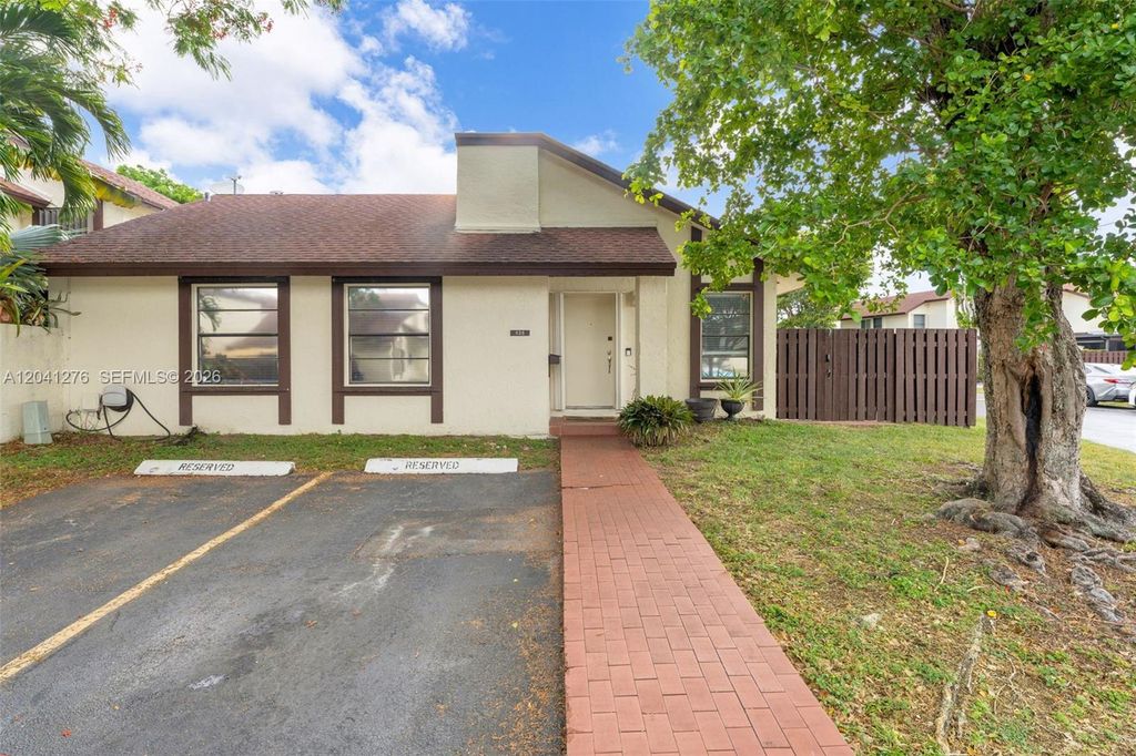 525 NW 100th Ct 525, Miami, FL 33172